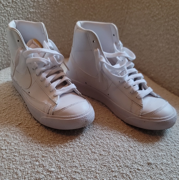 NIKE White Blazer Mid '77 Vintage Sneakers - Picture 3 of 5